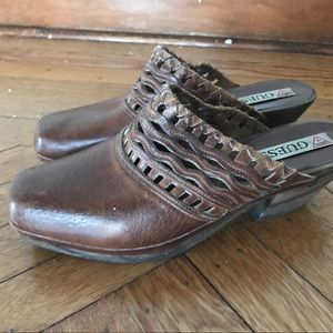 Brown vintage guess clogs